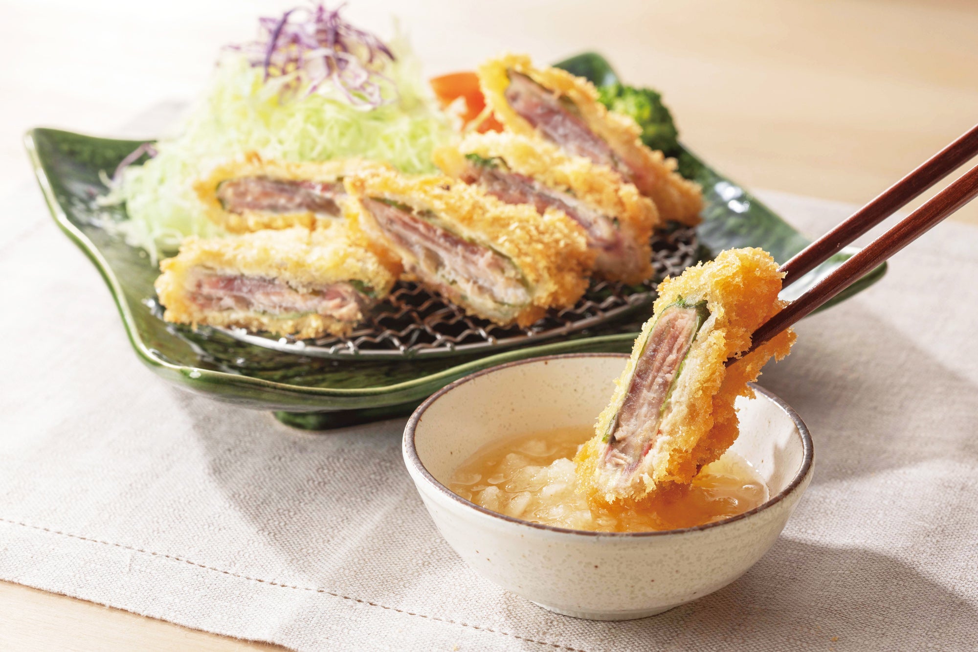 春の定番「鰹の梅はさみ揚げ」